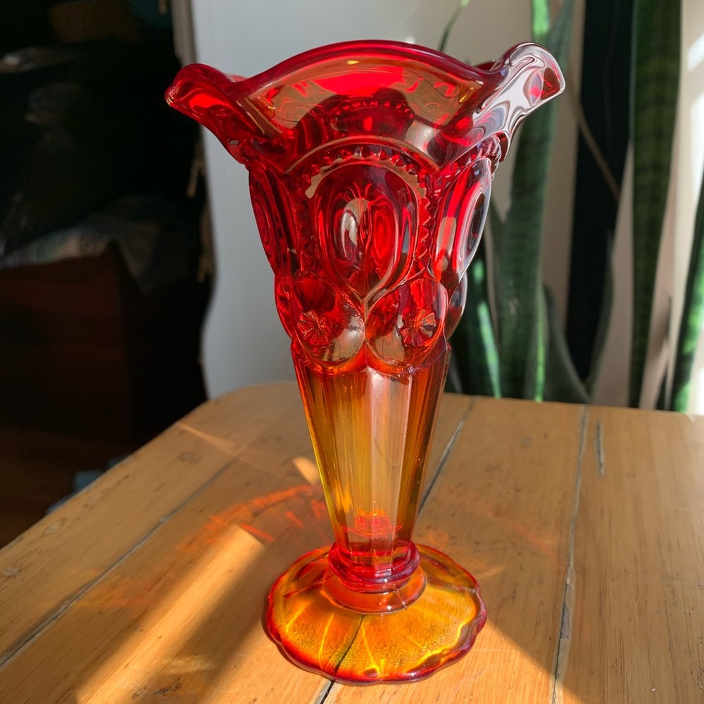 LE Smith Vintage Amberina glass